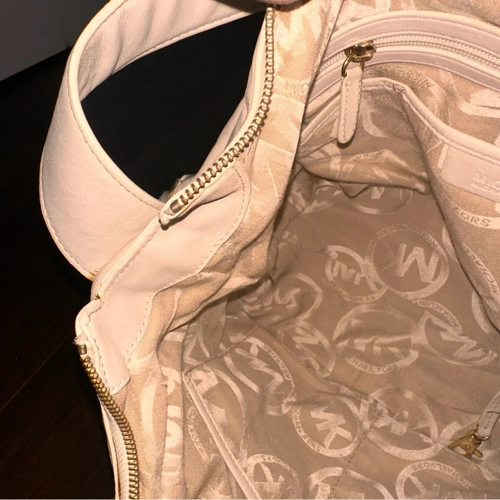 MICHAEL Michael Kors Beverly Hobo Satchel Genuine Leather Shoulder Bag Vanilla